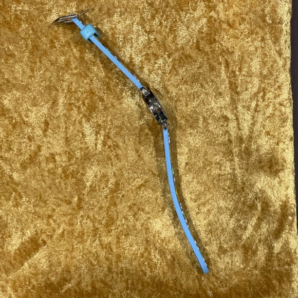 Geneva Kids Wrist Watch Color Blue w/Yellow fish the second hand being of a fish - Picture 3 of 9